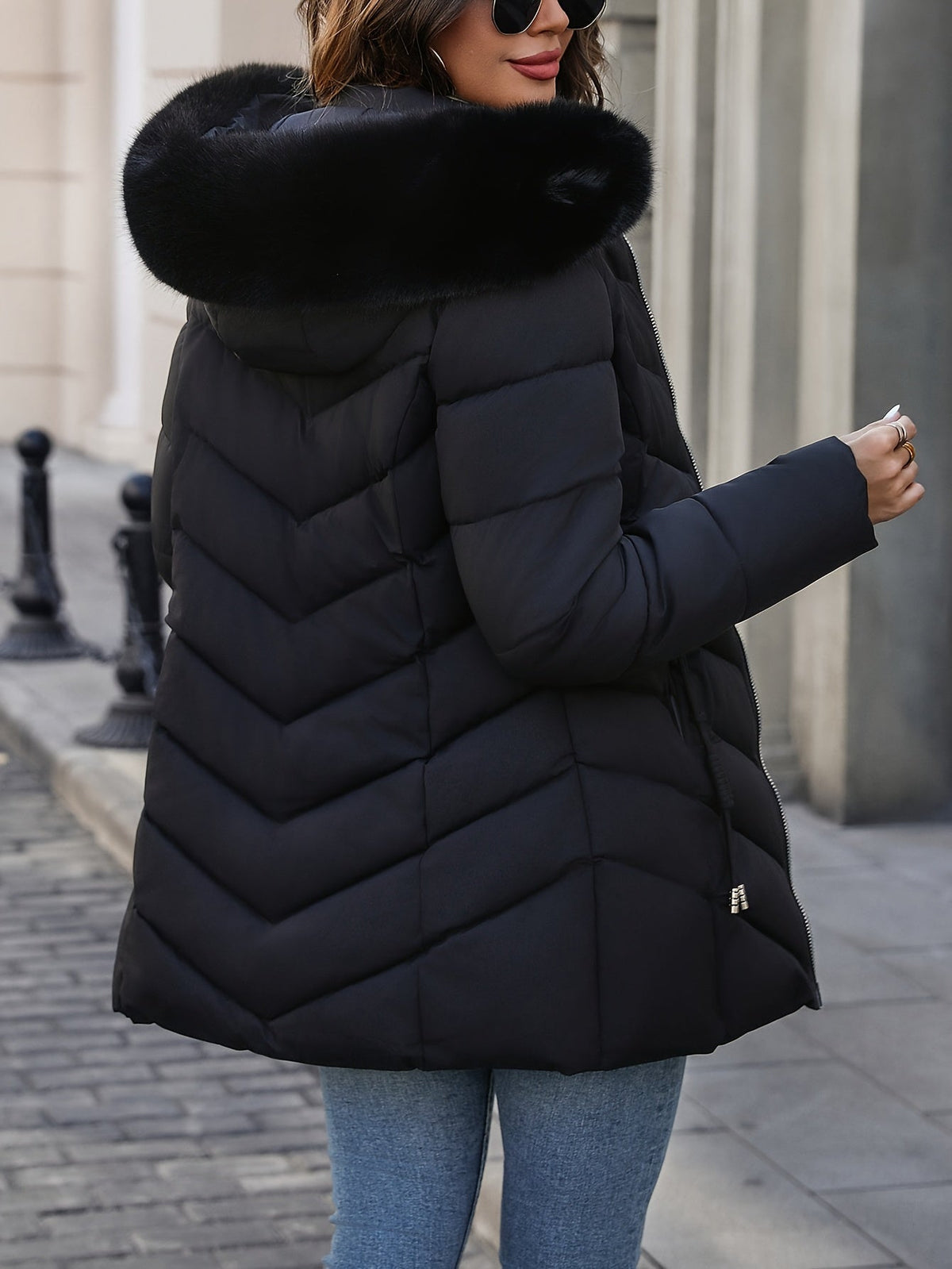 Elegant Quilted Puffer Coat with Faux Fur Hood