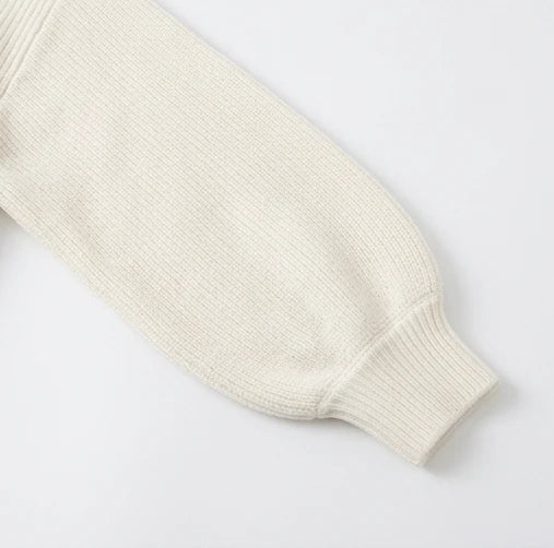 Velluna – Scalloped Hem V-Neck Sweater