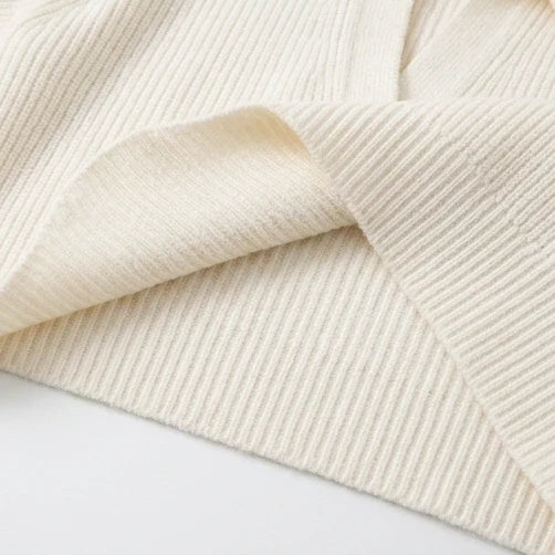 Velluna – Scalloped Hem V-Neck Sweater