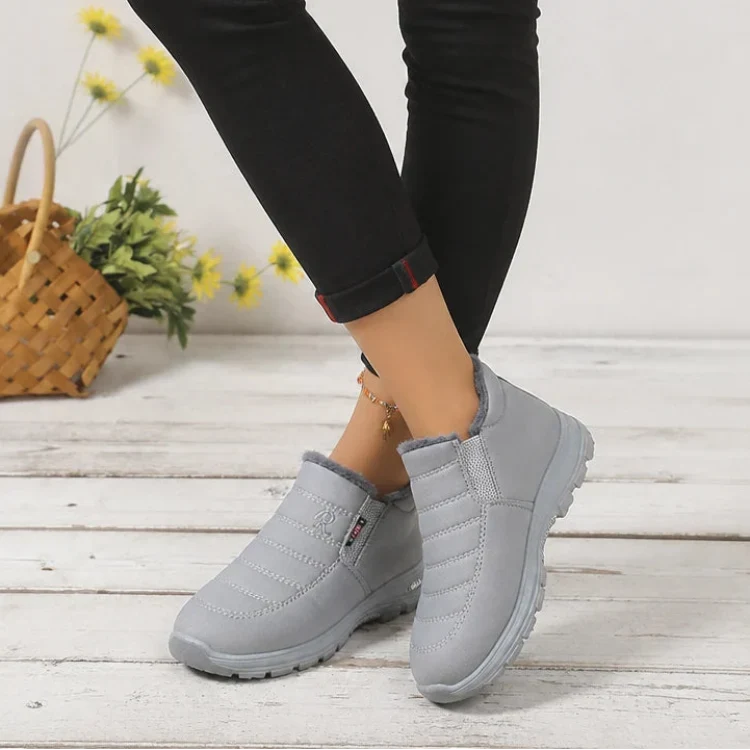 Snowelle – Fleece-Lined Padded Slip-On Ankle Boots
